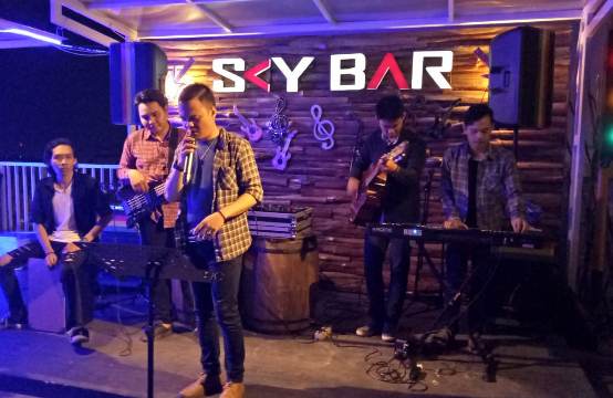 Sky Bar Hadirkan Live Music