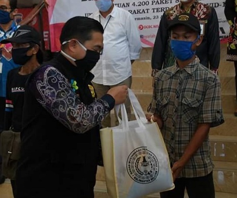 Walikota Banjarmasin Serahkan Bantuan Ratusan Paket Sembako Pada Warga Binaan