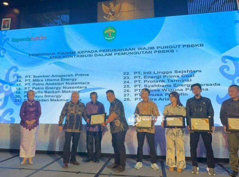 Taat Pajak, PT TMJ Banjarmasin Sabet Penghargaan dari Pemrov Kaltim