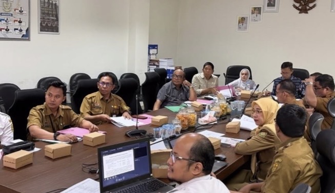 Komisi IV DPRD Banjarmasin menggelar rapat pembahasan dan pendalaman terhadap rancangan perubahan Perda APBD Tahun Anggaran 2026 bersama mitra kerja guna memperoleh penjelasan, informasi dan masukan serta kebutuhan anggaran.