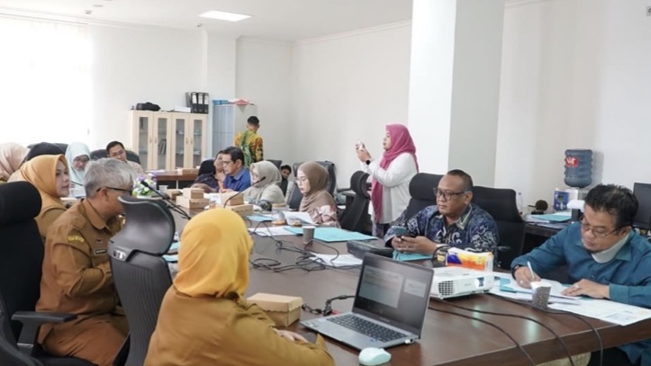 Komisi III DPRD Banjarmasin menggelar rapat pembahasan dan pendalaman terhadap rancangan perubahan Perda APBD Tahun Anggaran 2026 bersama mitra kerja guna memperoleh penjelasan, informasi dan masukan serta kebutuhan anggaran.
