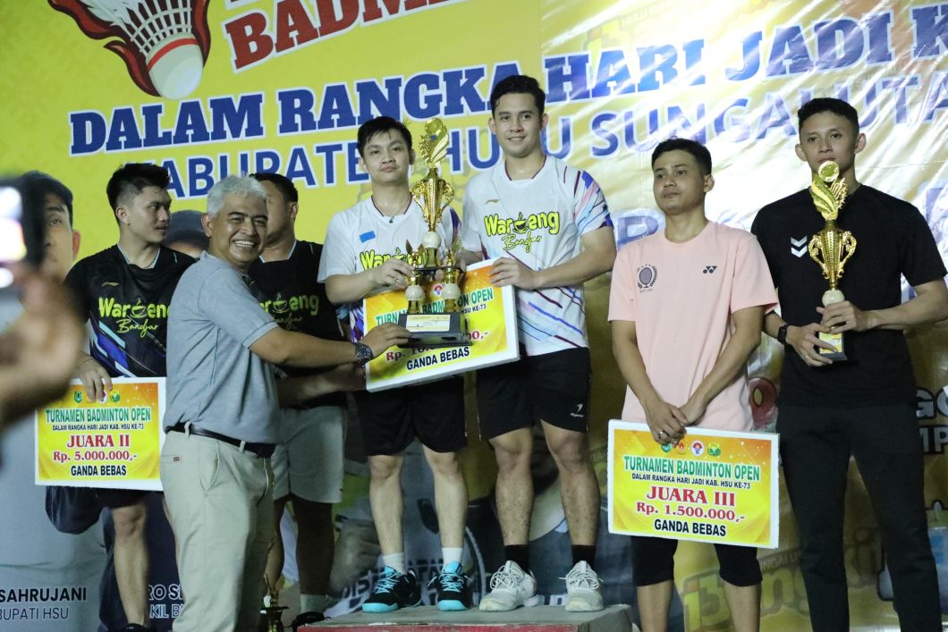 Wakil Bupati HSU Menutup Turnamen Badminton Open dalam Rangka HUT ke-73 Kabupaten HSU