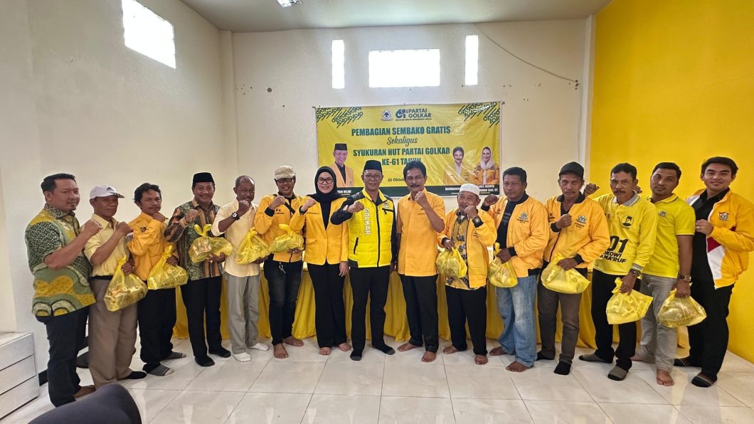 Paman Yani Serahkan Bantuan Sembako, Tegaskan Komitmen Golkar Hadir untuk Rakyat