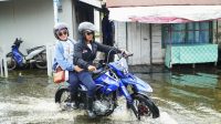 Wali Kota Banjarmasin Tinjau Banjir di Kelurahan Pekapuran Raya, Serahkan Bantuan Sembako dan Obat-obatan