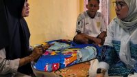 Ketulusan di Tengah Ujian: Walikota Banjarbaru Kuatkan Dwi Puspa Wardhani yang Tengah Sakit