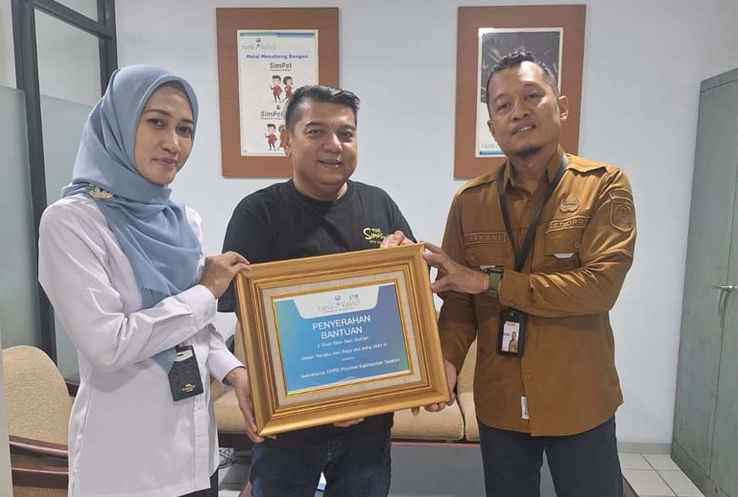 Bank Kalsel Serahkan Bantuan Hewan Kurban_11zon