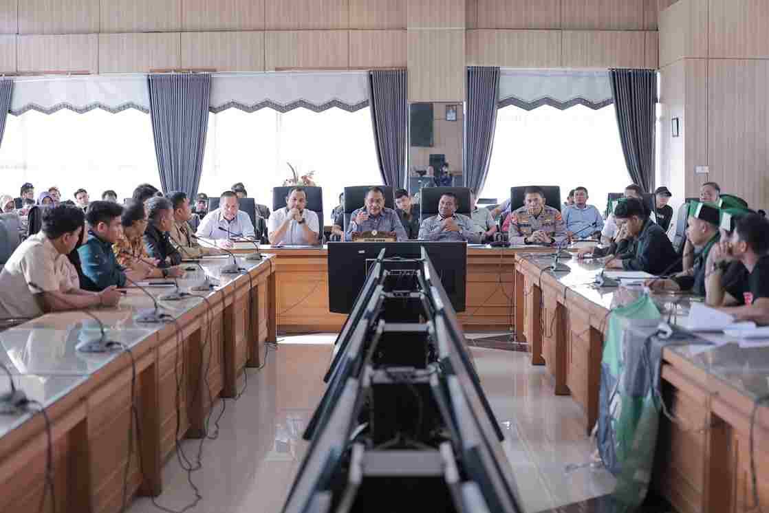 DPRD Kalsel Saat Melakukan Pertemun Dengan HMI_11zon