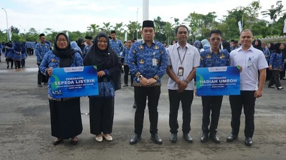 Penyerah Hadiah Kredit Multiguna Bank Kalsel Oleh Pemkab Kotabaru