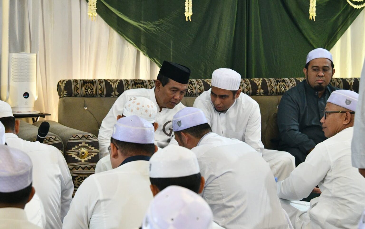 Bupati HSS Hadiri Haul ke-5 Guru Kapuh