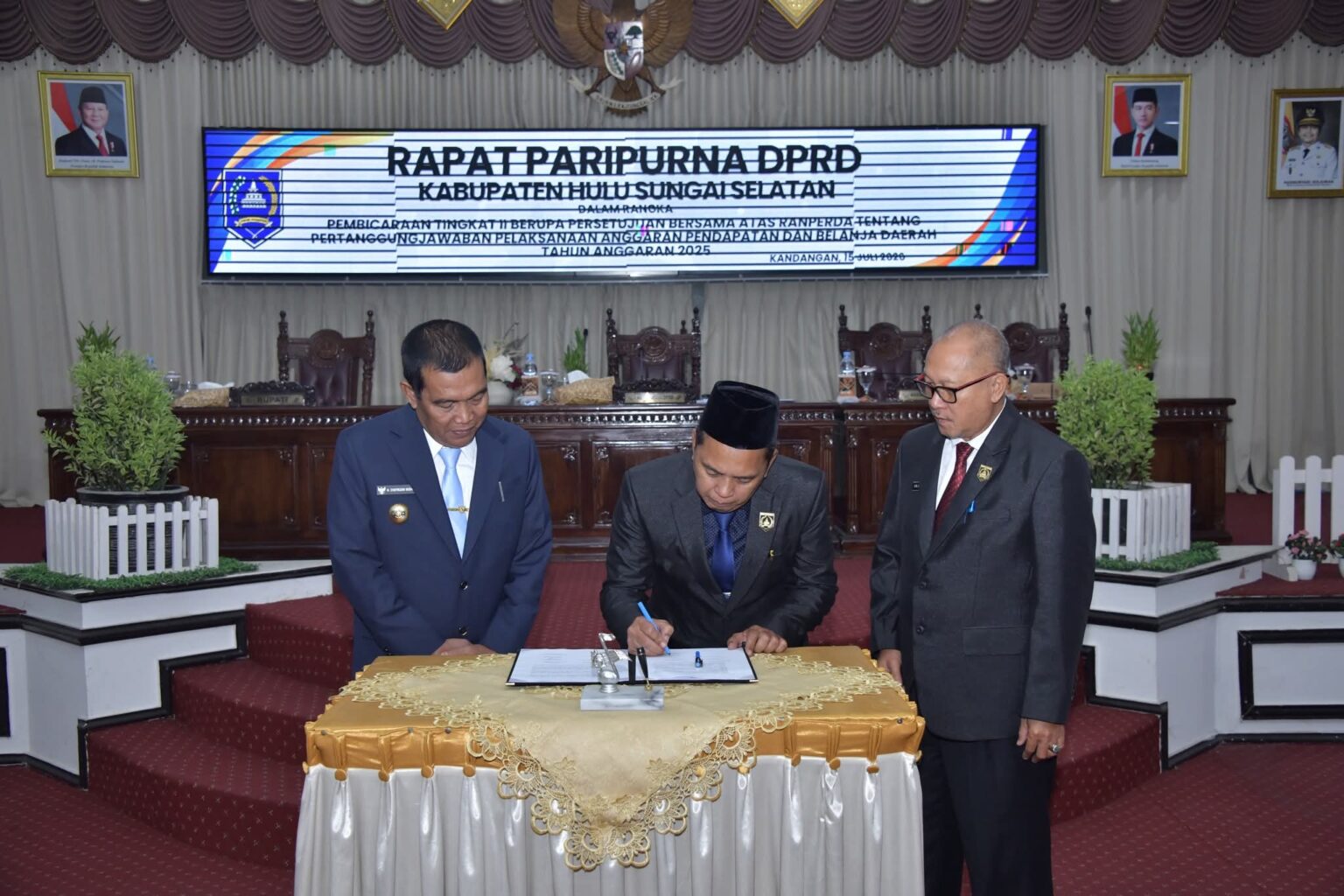 Persetujuan Bersama Ranperda Pertanggungjawaban APBD 2025 Resmi Disepakati, Bupati HSS Sampaikan Apresiasi