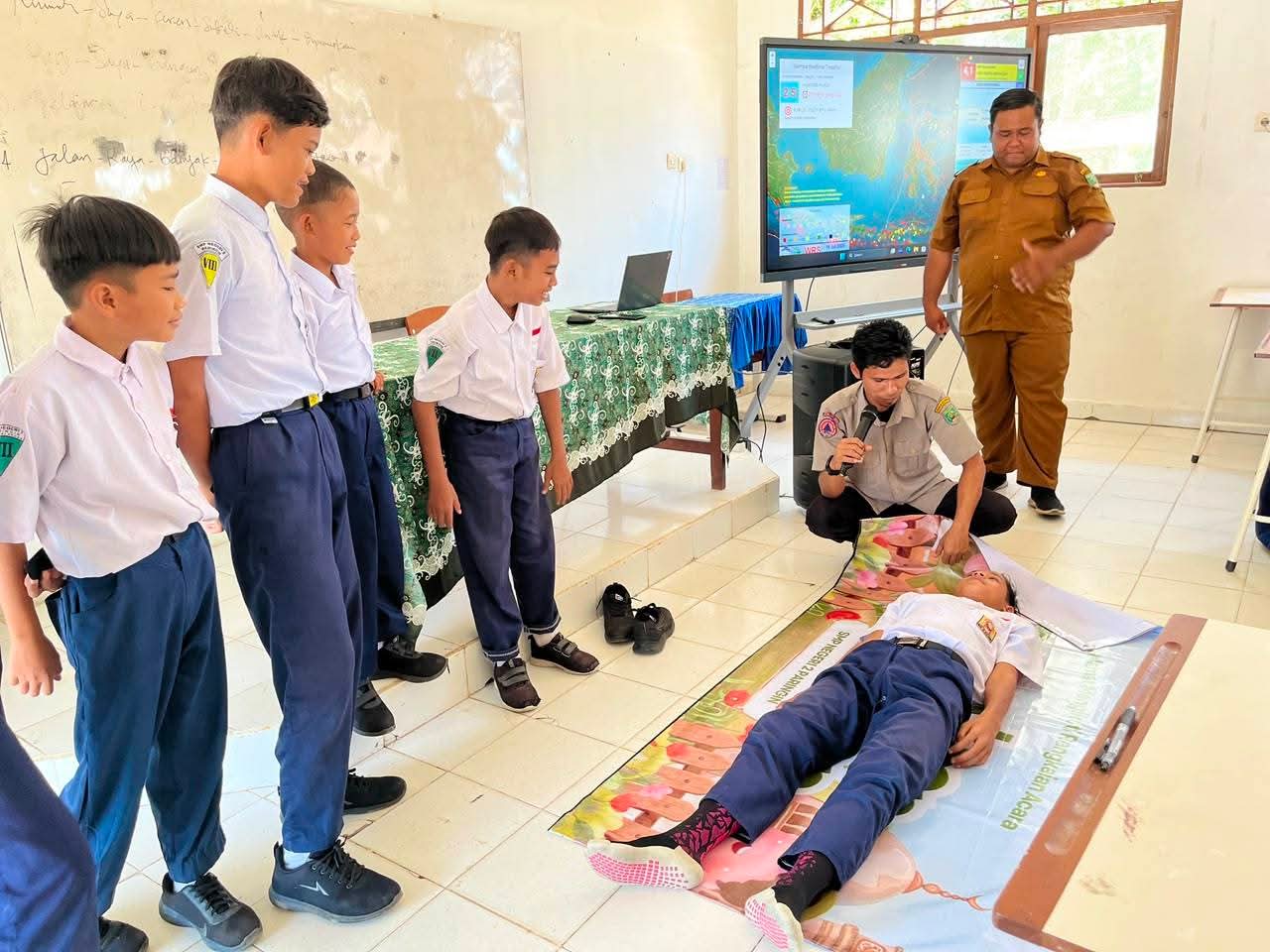 BPBD Balangan Berikan Edukasi Mitigasi Bencana kepada Siswa Baru di Dua Sekolah
