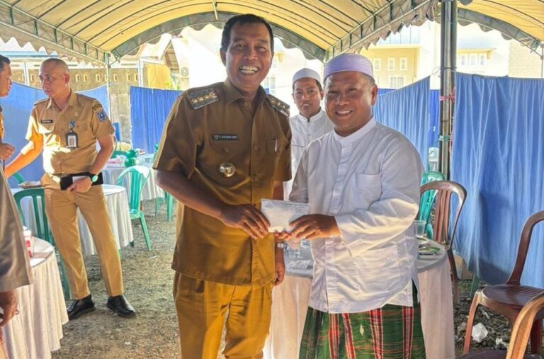 Galang Dana Pembangunan Asrama Santriwati, Bupati HSS Hadiri Acara Saprah Amal