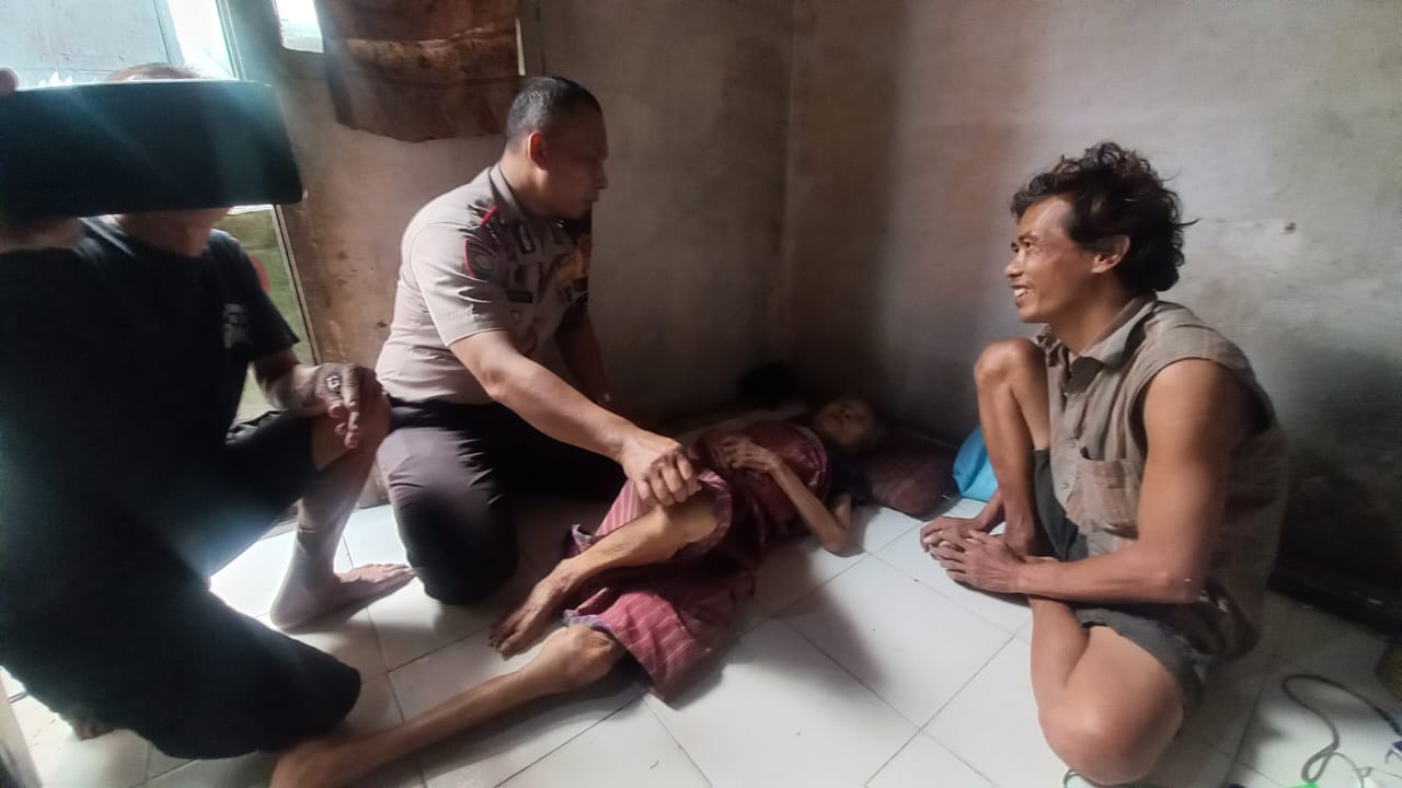 Polri Hadir di Tengah Kesulitan Warga, Bhabinkamtibmas Aiptu Suyatno Sambangi Lansia Sakit Menahun