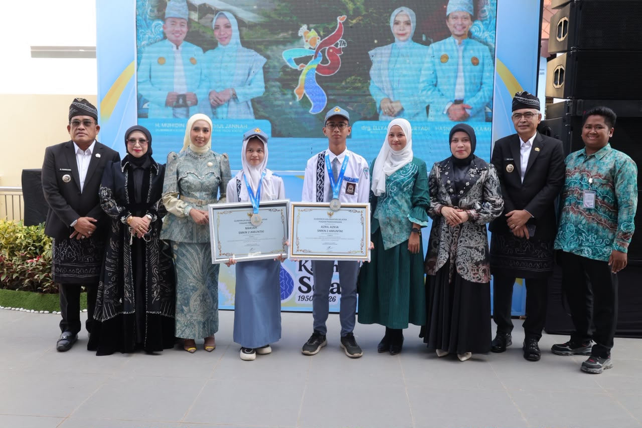 H Jani Bersama Iwan Alabio Hadiri Hari Jadi Kalsel ke-76, Prestasi Siswa dan Petani HSU Tuai Penghargaan Dari Gubernur Kalimantan Selatan