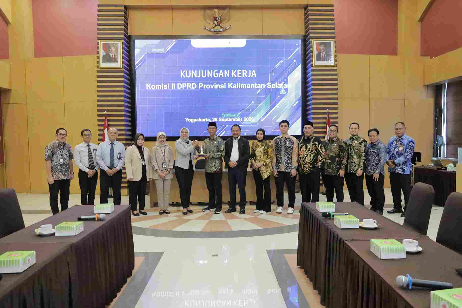Petemuan Komisi II DPRD Kalsel Dengan Bank BPD DIY_11zon