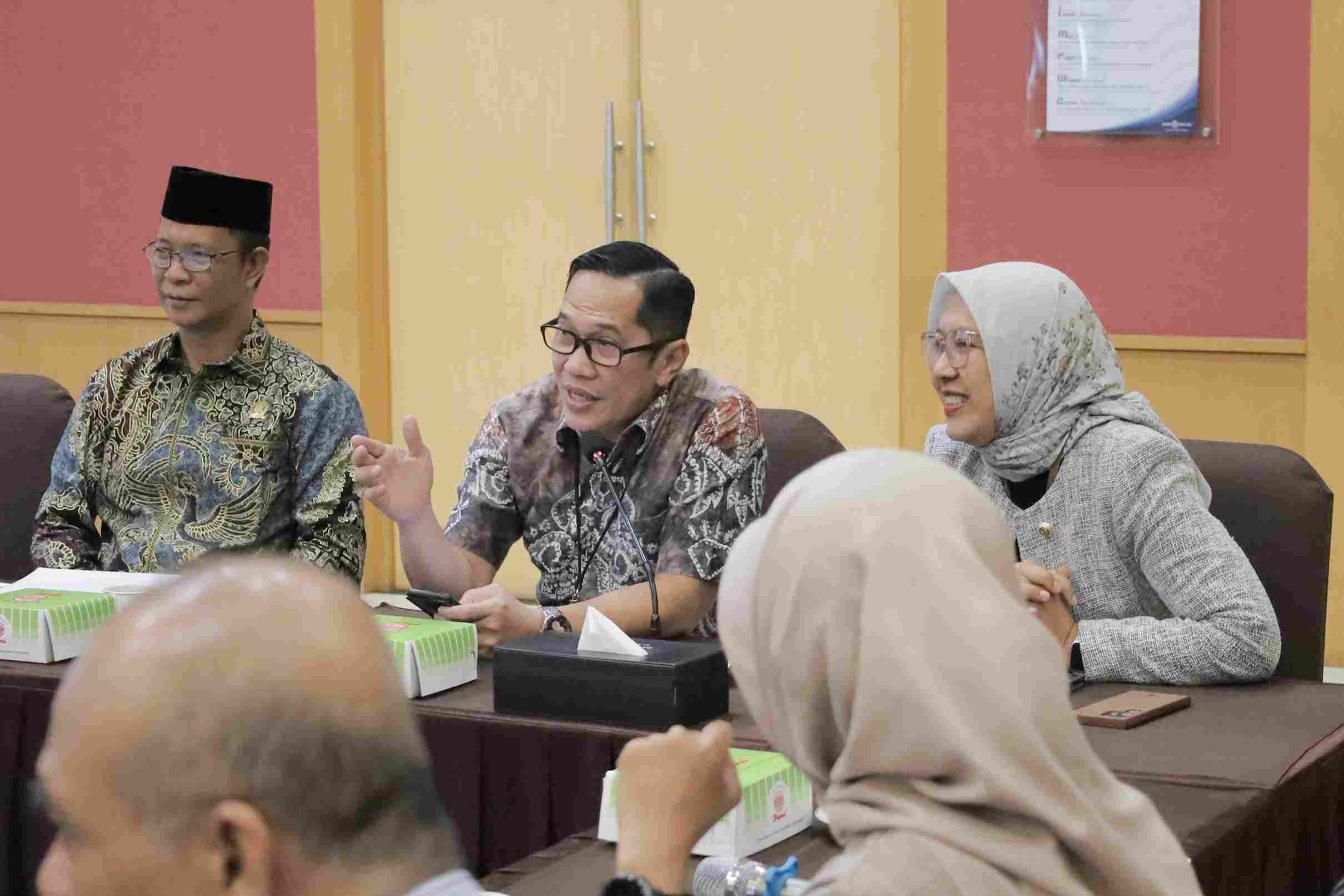 Sekretaris Bank Kalsel, Firmansyah_11zon